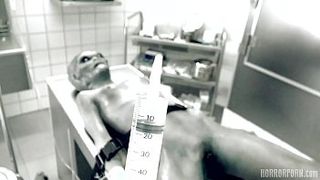 Доктор поласкал бабу инопланетянку пальцами и вдул ей во влажную писю